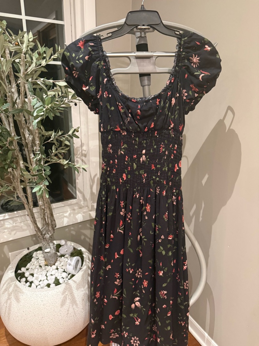 Reformation  Riva Shirred Midi Dress - Picture 4 of 7